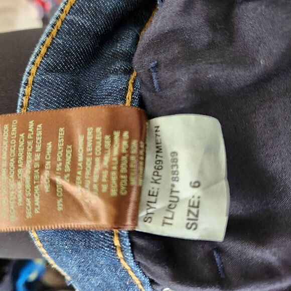 Kut Women's Dark Wash Blue Low Rise Farrah Baby Bootcut Denim Jeans Size 6 - Picture 14 of 14